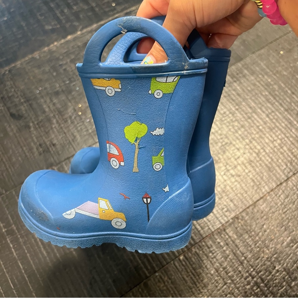Awakowa toddler’s rain boots size 24 or 7 in US